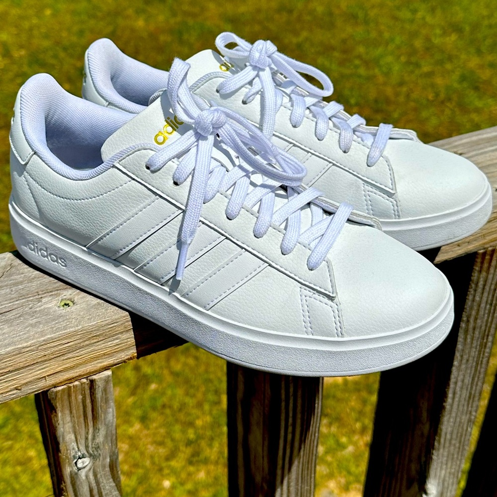 Adidas Grand court 2.0 women’s 8.